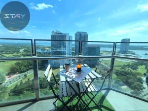 Almas Suites Couple Cozy Seaview Netflix By STAY