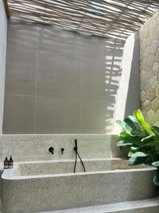 Villa Jams - Mediterranean 3BR Retreat in Canggu, walk to the beach