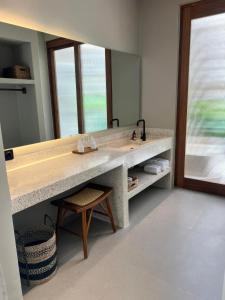 Villa Jams - Mediterranean 3BR Retreat in Canggu, walk to the beach