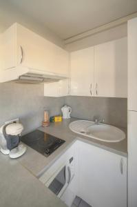 FRGK "COPACABANA" Palm Beach Riviera Studio Terrace, Parking, AC High Speed Wi-Fi