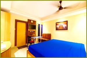 Marine Drive Lane Rooftop # Sea View Palace Residecy - Fully Air Hotel # PRIME LOCATION # BEST ROOFTOP SEA VIEW HOTEL