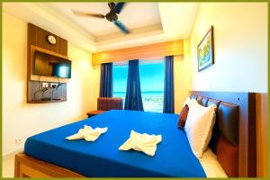 Marine Drive Lane Rooftop # Sea View Palace Residecy - Fully Air Hotel # PRIME LOCATION # BEST ROOFTOP SEA VIEW HOTEL