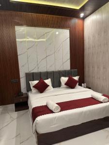Shree Vishwanath Retreat Premium And Deluxe Rooms