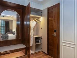 5 Falcons The Luxury Residency