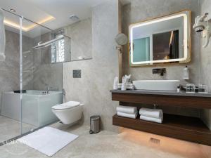 5 Falcons The Luxury Residency