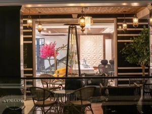 5 Falcons The Luxury Residency