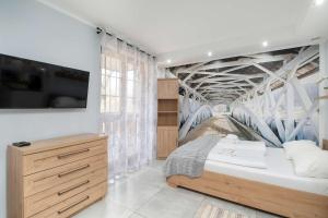 Charming Studio with Parking and Balcony in Karpacz by Noclegi Renters