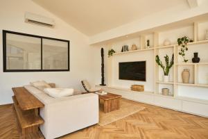 White Villa by Betterplace