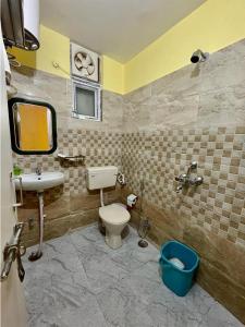 Kashi Gateway Full Furnished 1 &2 BHK AC Apartment