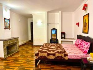 viswaroophillstay