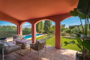 Villa in Marbella with Private Pool & Panoramic Mountain Views