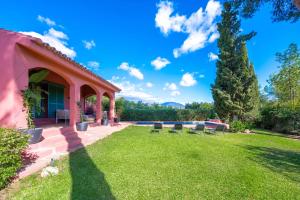 Villa in Marbella with Private Pool & Panoramic Mountain Views