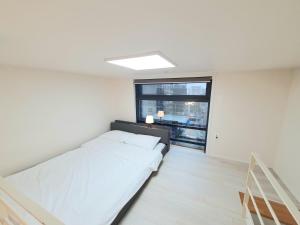 R house near Sinchon station and Ewha Womans Univ station