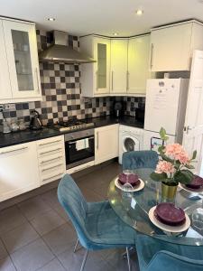 Flamingo Short Lets Greenleys