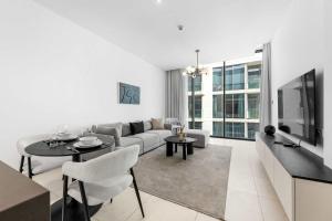 StayShort - 1 Bed Apartment in Meydan Sleeps 2 with Balcony