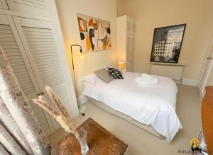 Exclusive 2 Bedroom Flat in Holland Park!