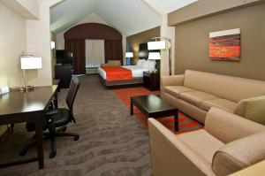 Queen Suite with Two Queen Beds - Non-Smoking room in Holiday Inn Express & Suites Tupelo an IHG Hotel