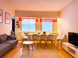 Large Group Fireside Cabin