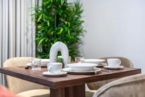 2BR and maidroom khorfakan Cornish 2