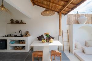 Casa Aurora- Tropical 1BR Private Pool Villa - 7 min to Savaya