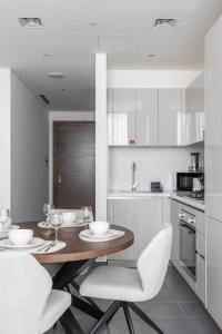 Brand New Cozy 1-BR Flat 15 mins drive to Downtown