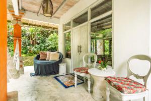 Barong Retreat Villa Ubud with Hammock Terrace, Garden & Koi Pond