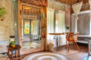 Barong Retreat Villa Ubud with Hammock Terrace, Garden & Koi Pond