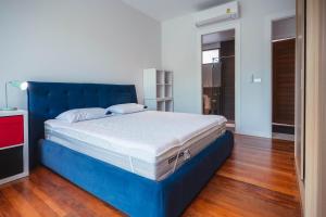 Elegant 3-Bedroom Villa with Large Garden