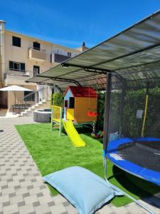 Villa Lucija in Dugi Rat - Haus für 7-8 Personen