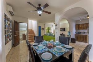 Sunset Villa, comfortable house steps from the beach