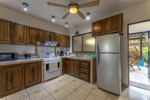 Sunset Villa, comfortable house steps from the beach