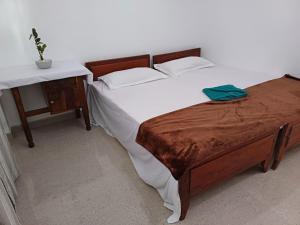 Yelona Rest