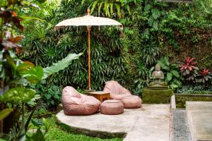 Barong Retreat Villa Ubud with Hammock Terrace, Garden & Koi Pond