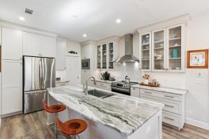 Simone Tranquilla - 2010 Bruce Drive