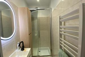 Splendid 75 m near Arc de Triomphe