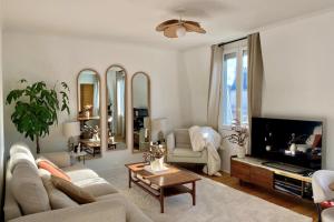 Splendid 75 m near Arc de Triomphe