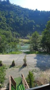 Hanging Garden Holiday Home - Riverside