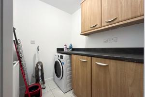 Kennedy 6 Bedroom 6 Bathrooms House in Hampton