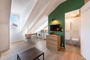 Top-Floor Studio Central Cannes