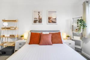 4 Bedroom Elegant House Near Peterborough City Center with Free Parking - Angus Suites by Contractor Lettings