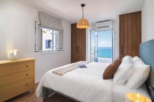 Villa Lara - Stylish Retreat with Beach Access