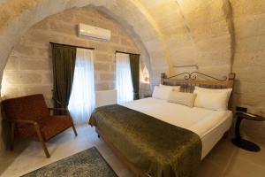 Sun Point Cave House