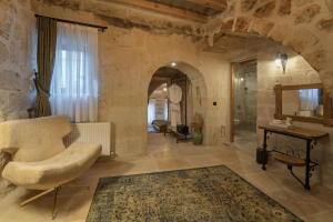 Sun Point Cave House