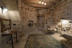 Sun Point Cave House