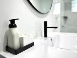 MetaWiseBnB 2BR Industrial Charm in Petersham