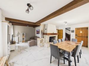 Grande maison familiale avec piscine pour 12