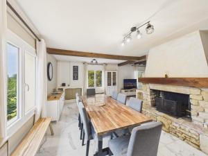 Grande maison familiale avec piscine pour 12