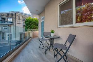 Beautiful 3BR homes with comfy beds, WIFI & AC by 360 Estates