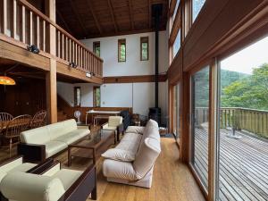Cabin B vacation house rental Mt Fuji View 3 min lake Saiko 5min drive Lake Kawaguchi
