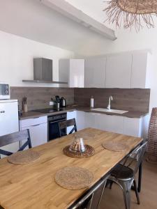 42 m2 délégance avec terrasse, parking, belle vue